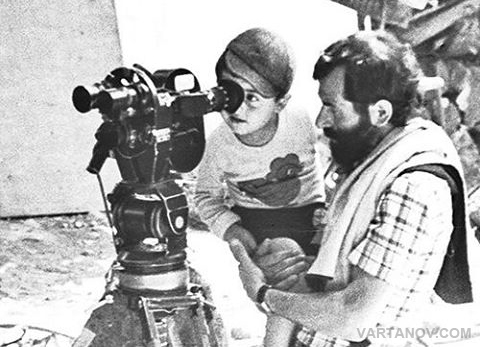 Martiros Vartanov looks through Mikhail Vartanov's camera